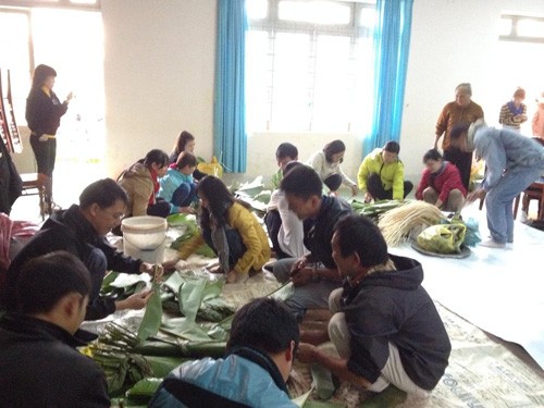 Poor people nationwide receive support for Tet - ảnh 3